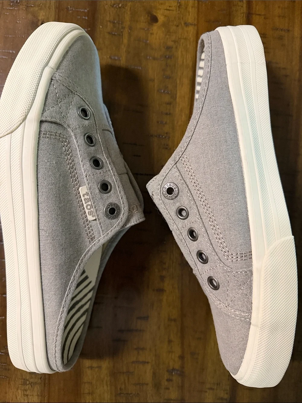 Taos Footwear Womens Slip-On Canvas Loafers in Gray